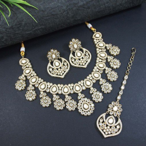 Glamorous Reverse Ad Necklace Set