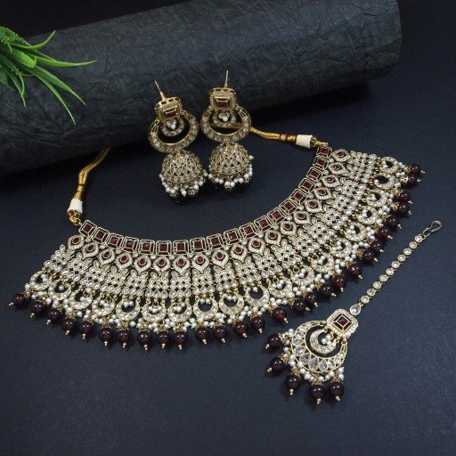 Presentable Reverse Ad Necklace Set